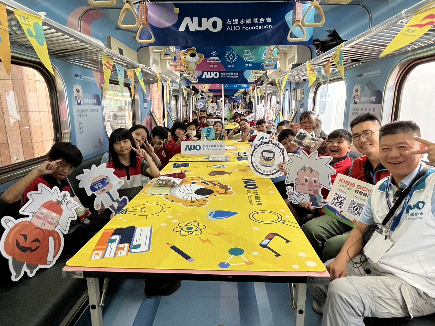 人生就是博永續基金會參與「臺灣科普環島列車」，設計基礎科學車廂課程，以「淨零碳排和永續能源」為主題，讓學生透過創意實驗認識淨零知識，以及思考生活中的減碳行為